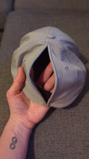 Boné feminino Lunna com fecho magnético